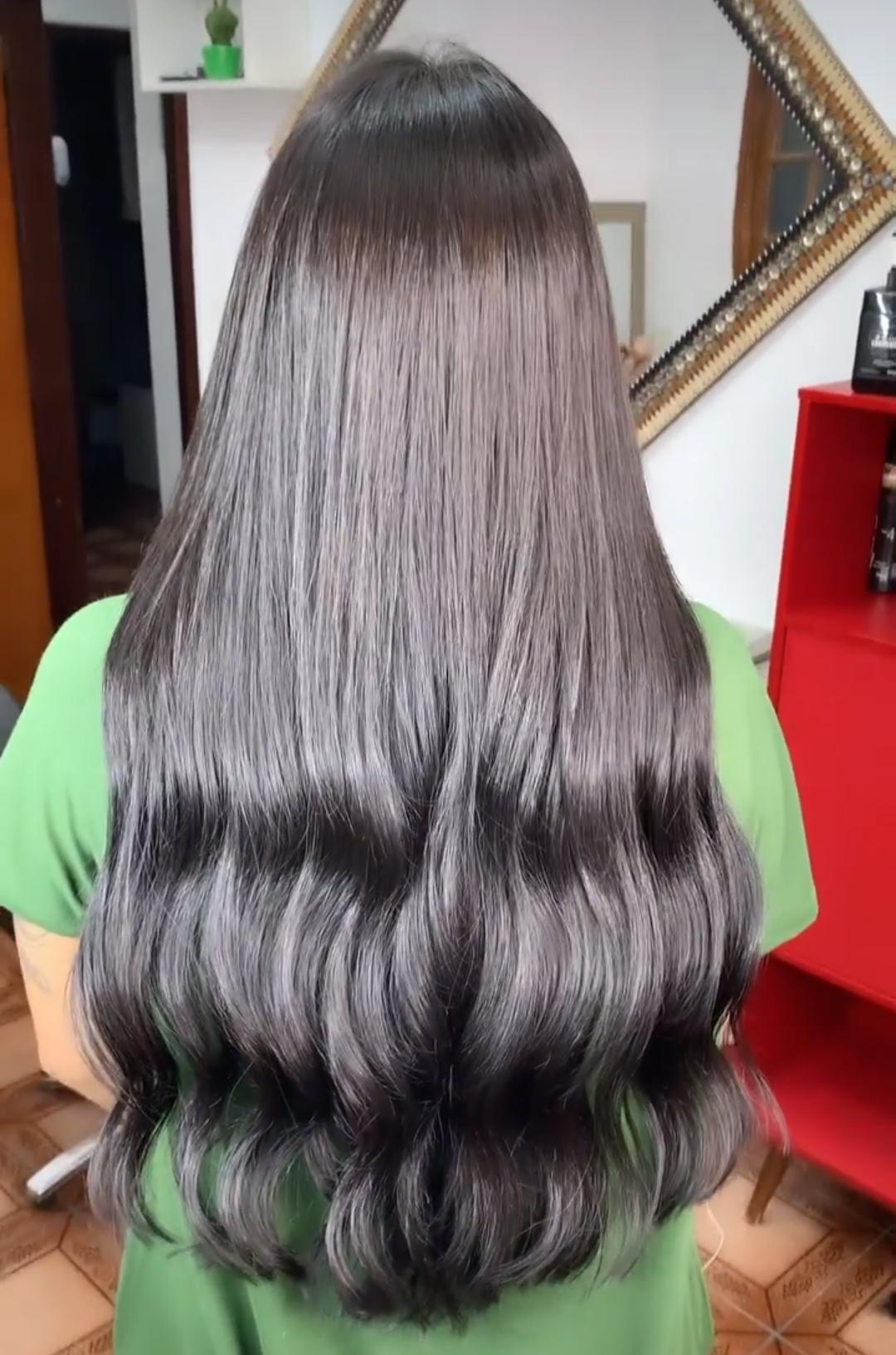 Trabalho sofisticado de mega hair no Espaço Samuel Rocha